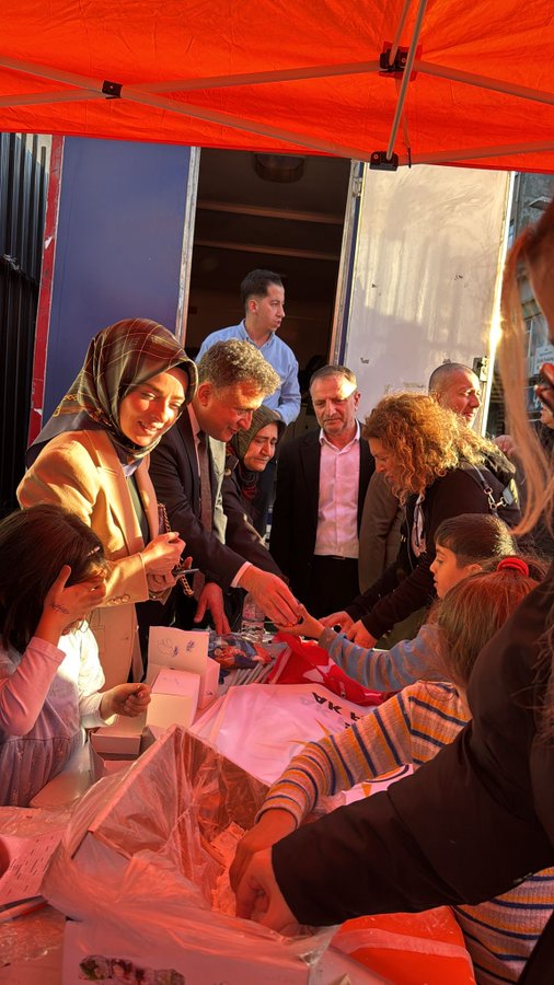 Yenidoğan Mahallemizde İl Başkan Yardımcımız Sn.  @zeynepsisman  Hanımefendi ve yönetim kurulumuzla birlikte hanelerimizi ziyaret etti