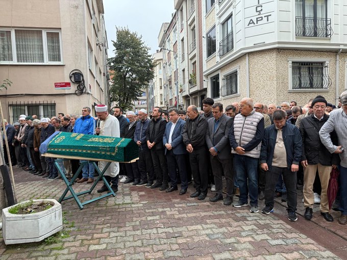 i din dersi öğretmenimiz Sait Olcay’ın kıymetli eşi Hacı Gülseven Olcay’ın vefatı dolayısıyla, Tuna Camii’nde ikindi namazına müteakip kılınan cenaze namazına katıld