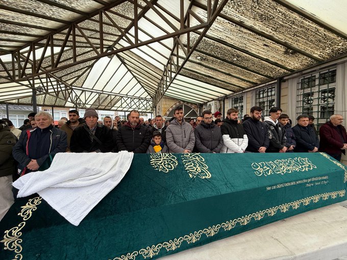 Terazidere Mahallesi Kadın Kolları Mahalle Başkanımız Nesrin Debreşli’nin kıymetli babası Zekeriya Debreşli’nin vefatına katılım sağladık