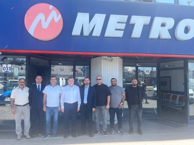 15 Temmuz Demokrasi Otogarı’nda Metro Turizm Şubesi sahibi Veysel Kınay’ı ziyaret ettik.