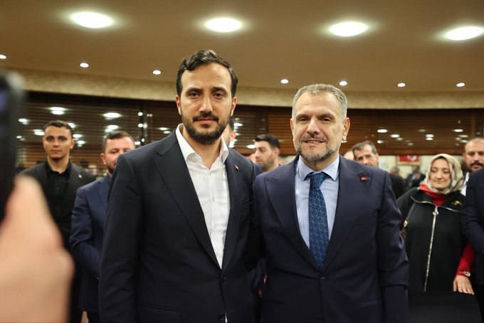 Cumhur İttifakı’nın adayı İbrahim Akın, meclis üyelerimizin oylarıyla Belediye Başkan Vekili olarak seçilmiştir.