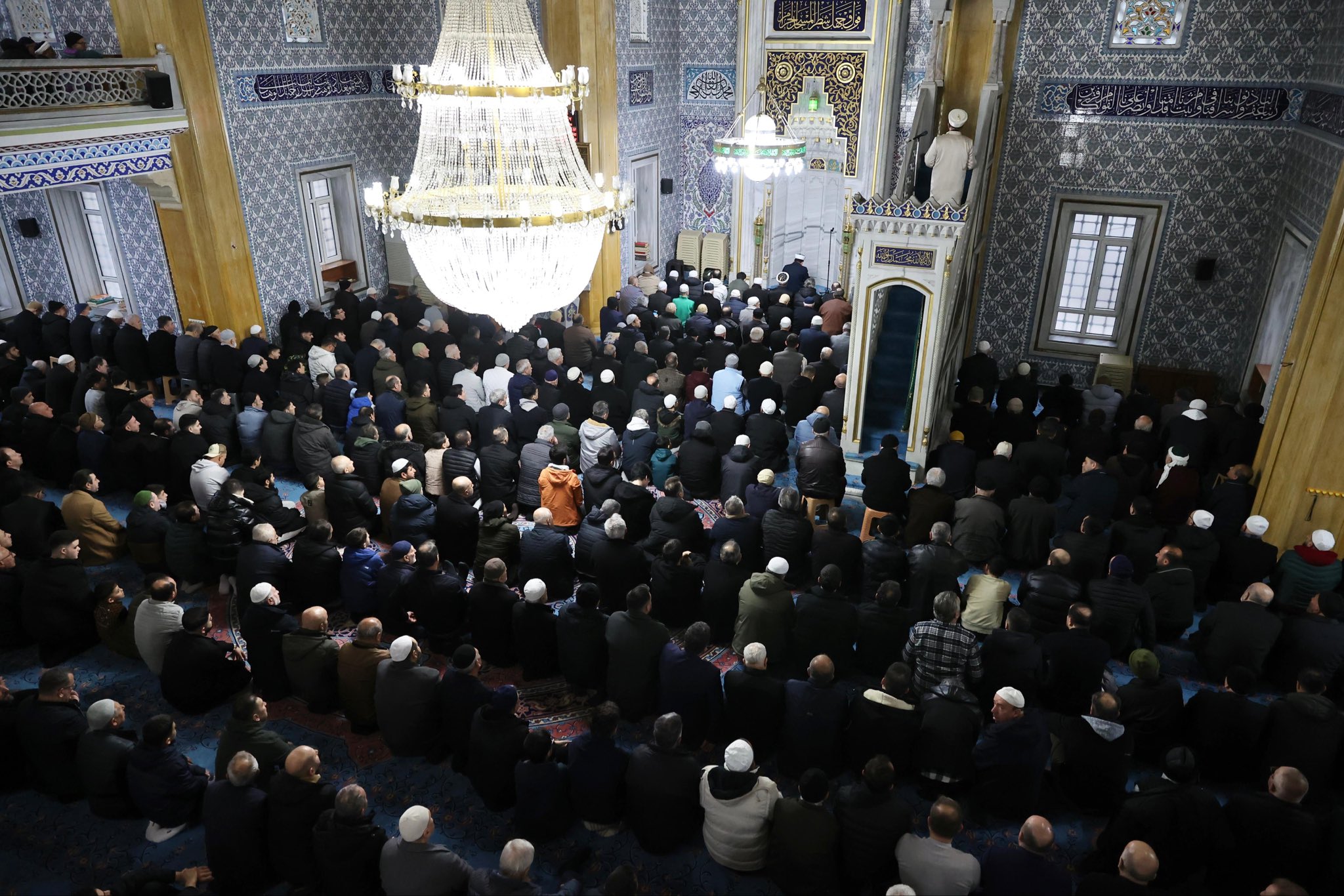 Bayrampaşa’da Bayram Sabahı: Birlik ve Muhabbet Aynı Safta Buluştu