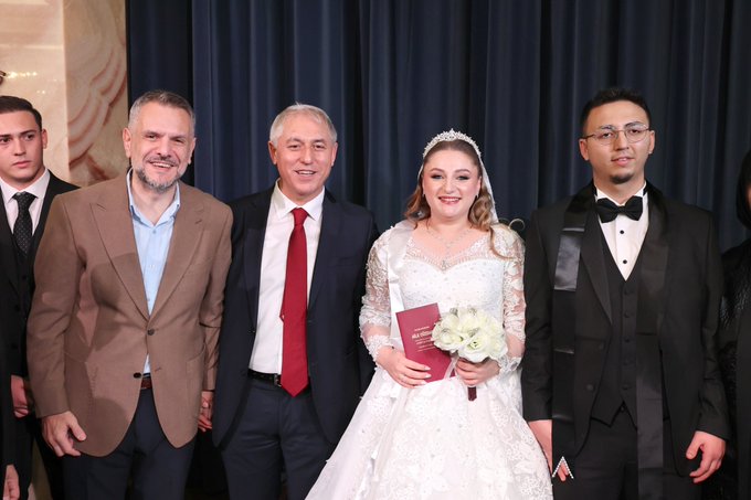 AK Parti Grup Başkanvekili  @farukgokkus  ‘un evladı Ahmet ile Ece kardeşlerimizin bu güzel günlerinde mutluluklarına şahitlik ettik.  Genç çiftimizi ve ailelerini yürekten tebrik ediyor, sevgi ve huzur dolu bir ömür diliyorum.