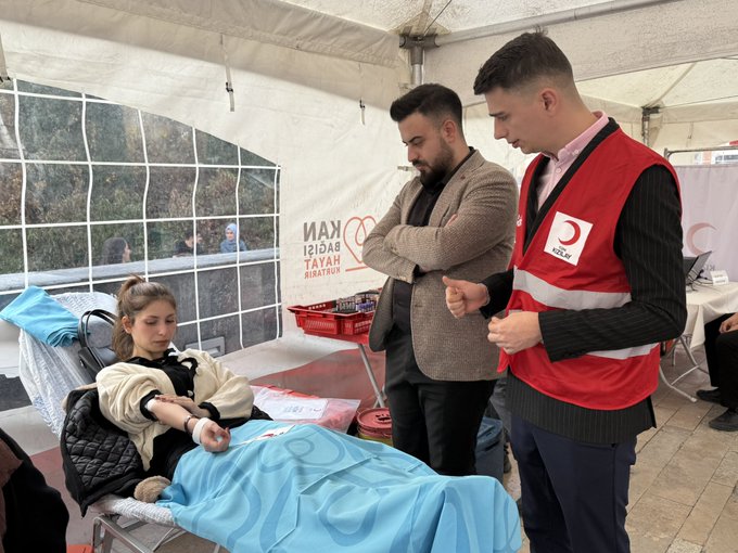 KAN VER CAN VER 🩸 Ak Parti Bayrampaşa Gençlik Kolları olarak kan bağışında bulunduk