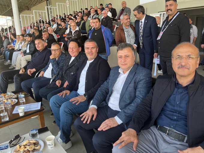 İl Yönetim Kurulu Üyemiz  Orhan Narin ile birlikte Beyoğlu–Kastamonuspor 2. Lig karşılaşmasını izledik.