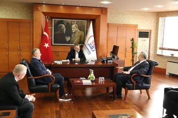 Bayrampaşa Devlet Hastanesi Başhekimi Sayın Doç. Dr. Adnan Hut ve değerli yönetimine belediyemizde ağırladık.