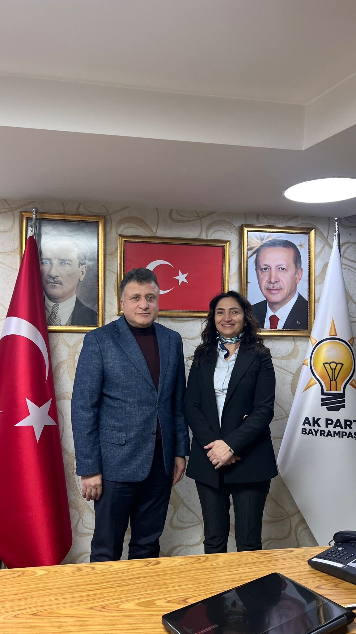 Değerli iş insanımız Hatice Gürbülak Hanımefendi, ilçe başkanlığımızda bizleri ziyaret etti.