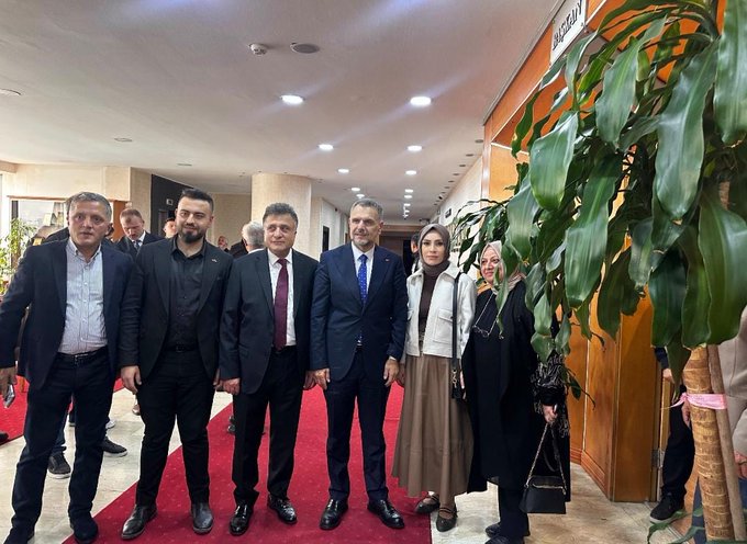 İlçe Başkanımız@Mehmetacar53, Başkanımız @gulayrahmi ve Koordinatörümüz Nurgül Evrensel ’in katılımıyla AK Parti Bayrampaşa Belediye Başkanımız Sayın İbrahim Akın’a hayırlı olsun ziyaretinde bulunduk. Başkanımızı tebrik eder, görevinde başarılar dileriz.