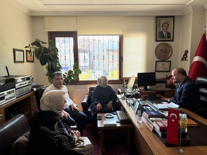 Milletvekilimiz Sayın Rabia İlhan ile birlikte Muratpaşa Mahallemizin muhtarı Enver Keleş’i ziyaret ettik.