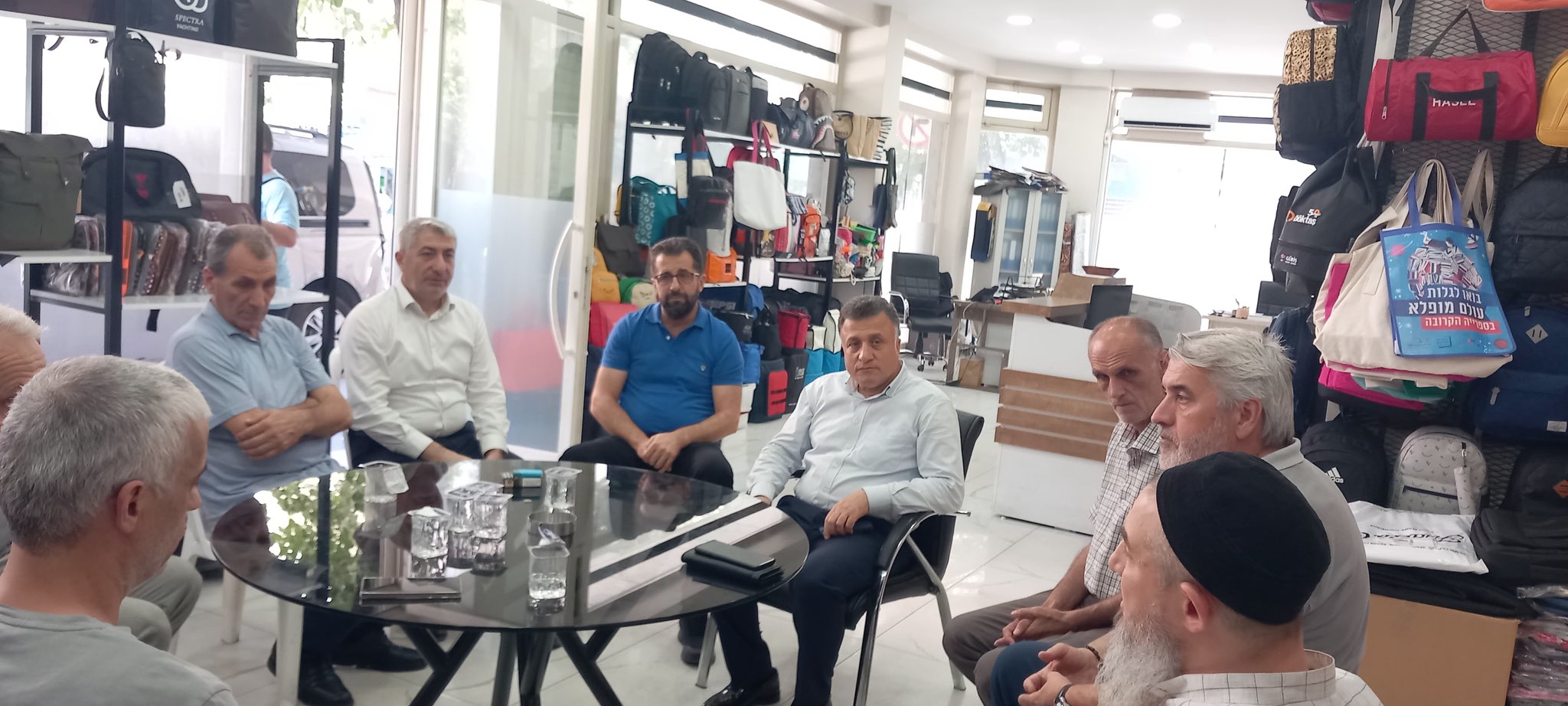 Gençler Çanta’nın sahibi kıymetli esnafımız Akif Sadriler için  taziye ziyaretinde bulunduk.