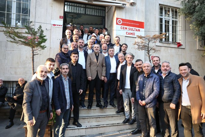 Cem Sultan Camii’nde sabah namazında aynı safta buluştuk.