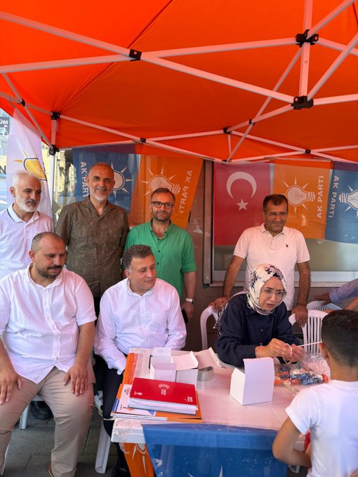 İstanbul Milletvekilimiz Sayın Rabia İlhan ile birlikte Muratpaşa Mahallemizde kurulan AK Nokta standımızda vatandaşlarımızla bir araya geldik.