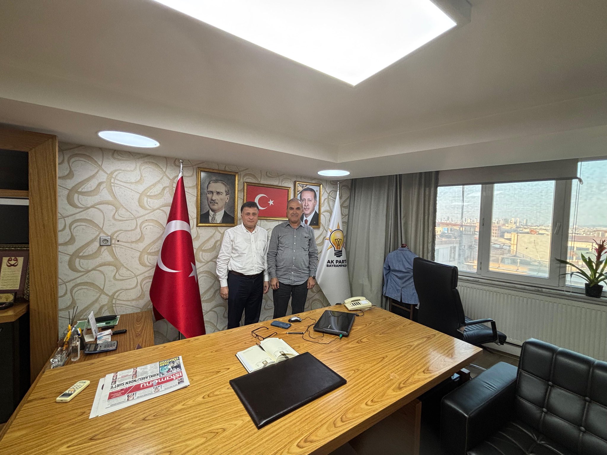 İş İnsanı Kadir Tan İlçe başkanlığımızı ziyaret etti.