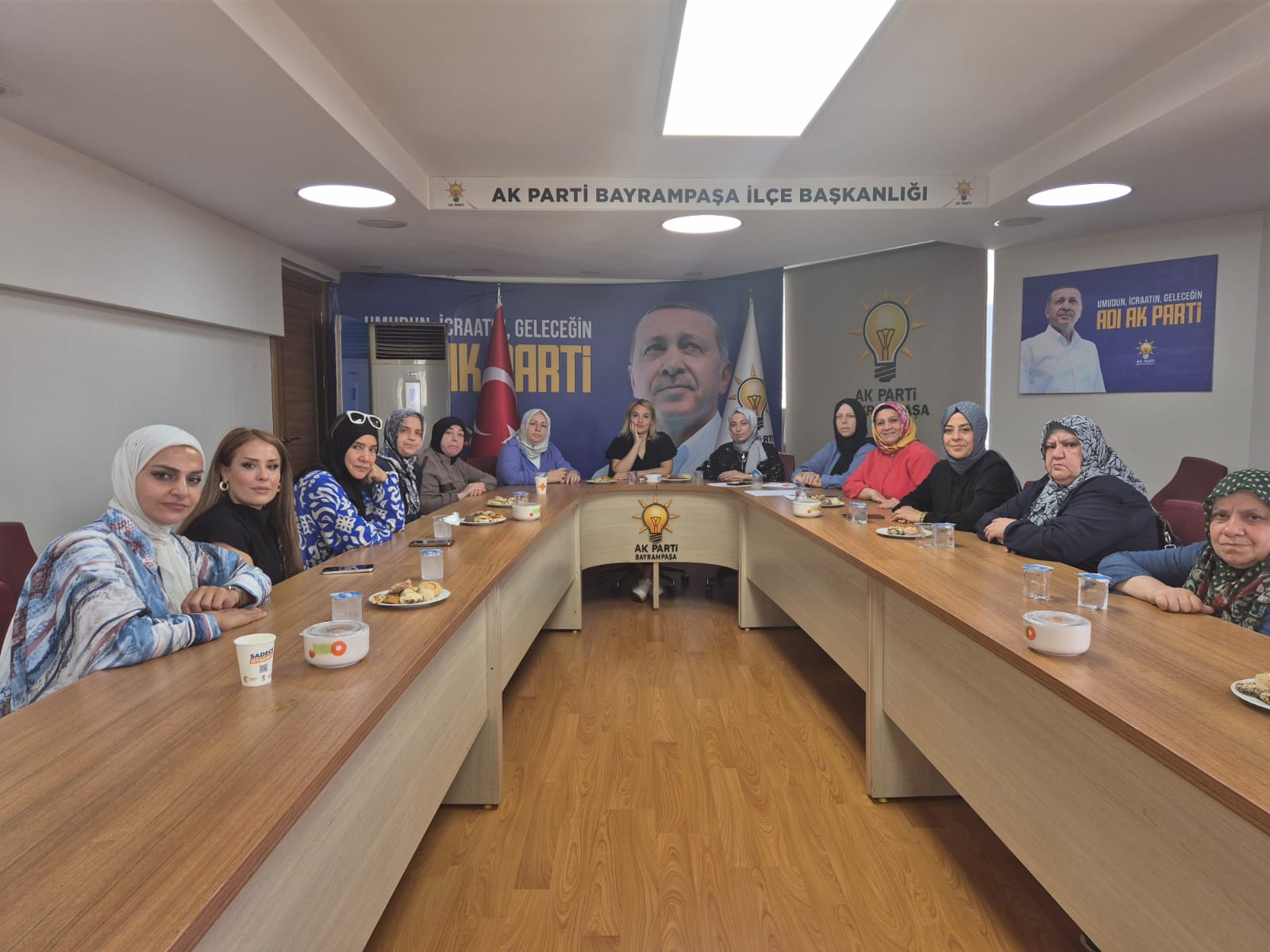 Kadın kollarımız çay programında buluştu.