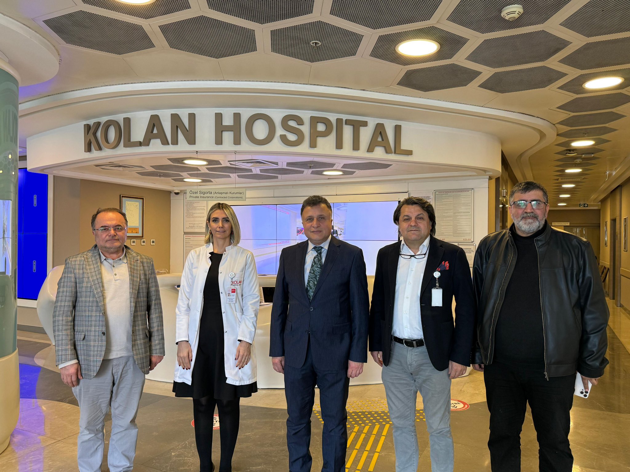 Kolan Hospital’da Tıp Bayramı Kutlaması: Hekimlere Karafillerle Teşekkür