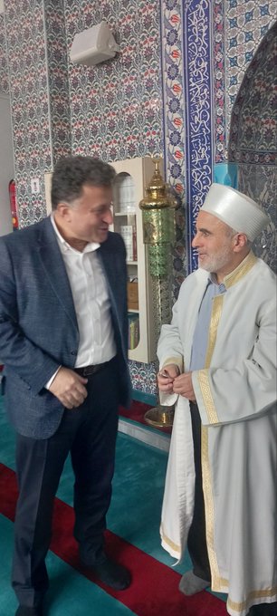 Cuma namazımızı Yıldırım Mahallemizdeki yeni camide eda ettik. Cuma gününün bereketiyle, ardından Yıldırım Mahallemizdeki cuma pazarında esnafımız ve vatandaşlarımızla bir araya geldik.