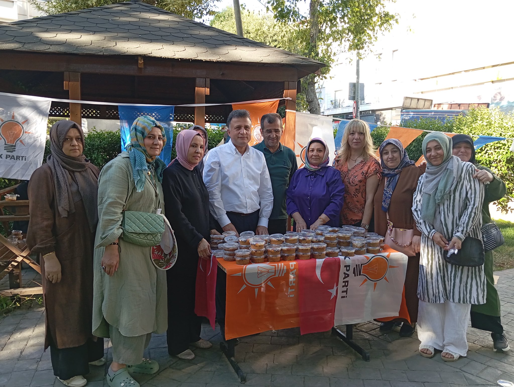 Aşurelerimizi dağıttık..