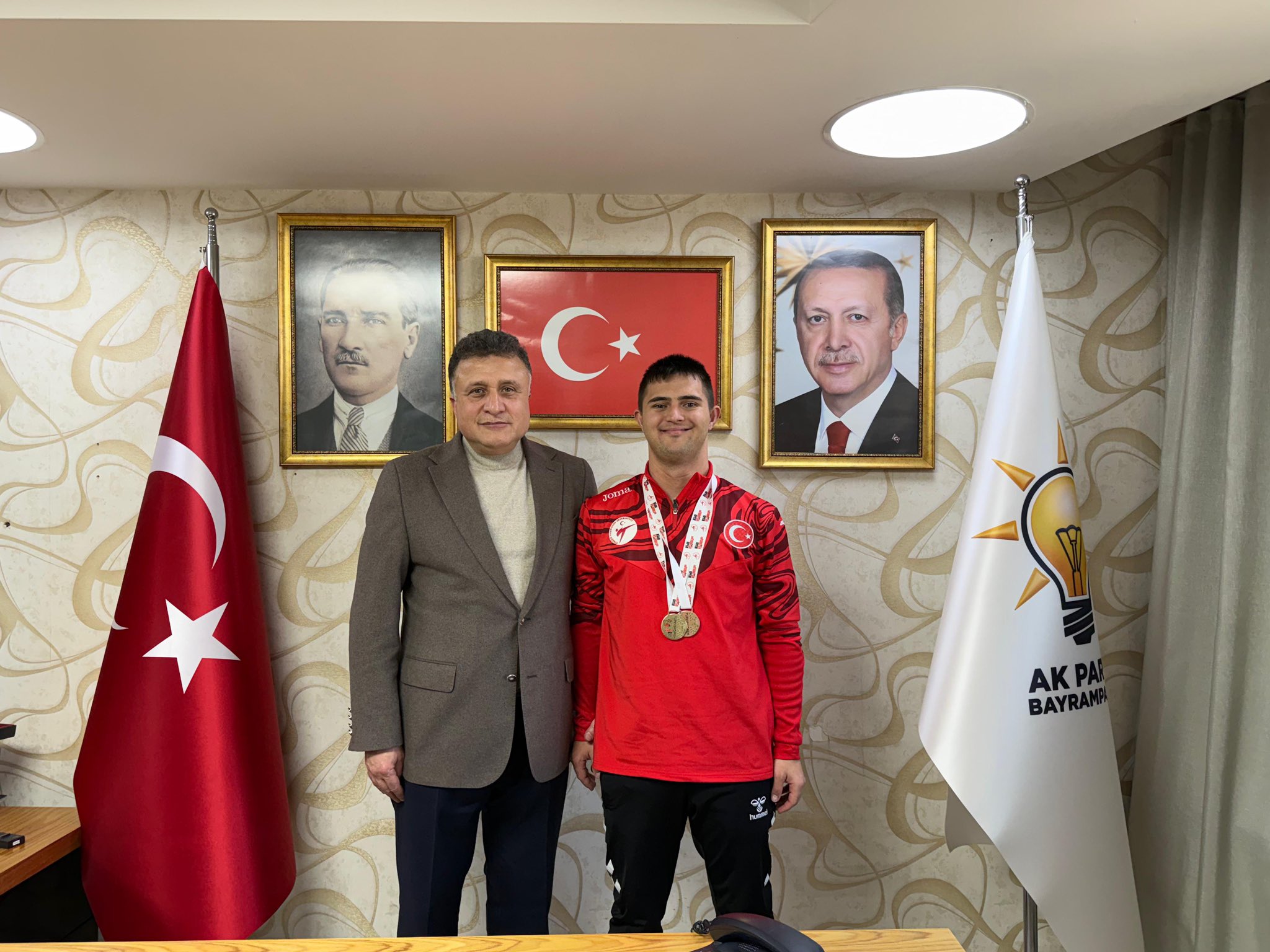 Cemal Öztürk’ten Çifte Başarı: Bayrampaşa’nın Gururu Oldu