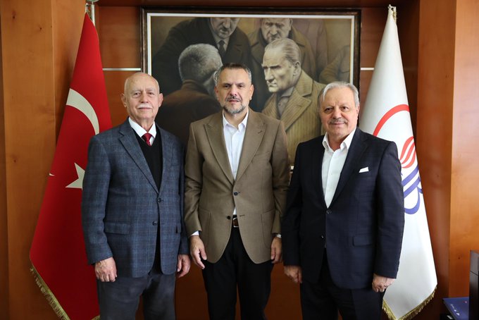 1984–1989 yılları arasında Bayrampaşa Belediye Başkanlığı görevinde bulunan Sayın Eyüp Uçak ile Şafak Okulları Kurucusu Sayın Mustafa Şatıroğlu’nu belediyemizde ağırladık.