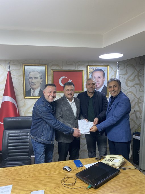 AK Parti ailemize yeni katılan üyelerimizi akitlerini teslim aldık.