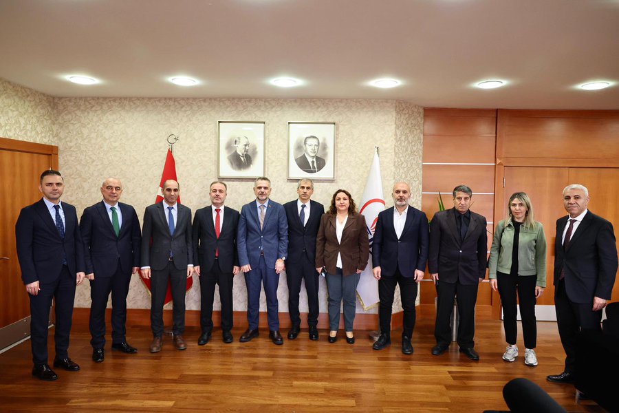 İlçemizde görev alan kurum müdürlerimizi belediyemizde ağırladık.  Nazik ziyaretleri için teşekkür ediyor, çalışmalarında başarılar diliyorum