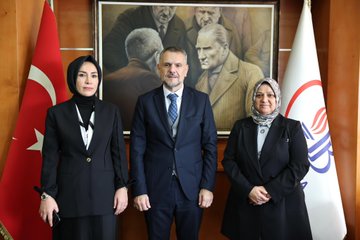 AK Parti İstanbul İl Kadın Kolları Yönetim Kurulu Üyesi Nurgül Evrensel, AK Parti Bayrampaşa Kadın Kolları Başkanı Gülay Sezer ve yönetimini belediyemizde ağırladı