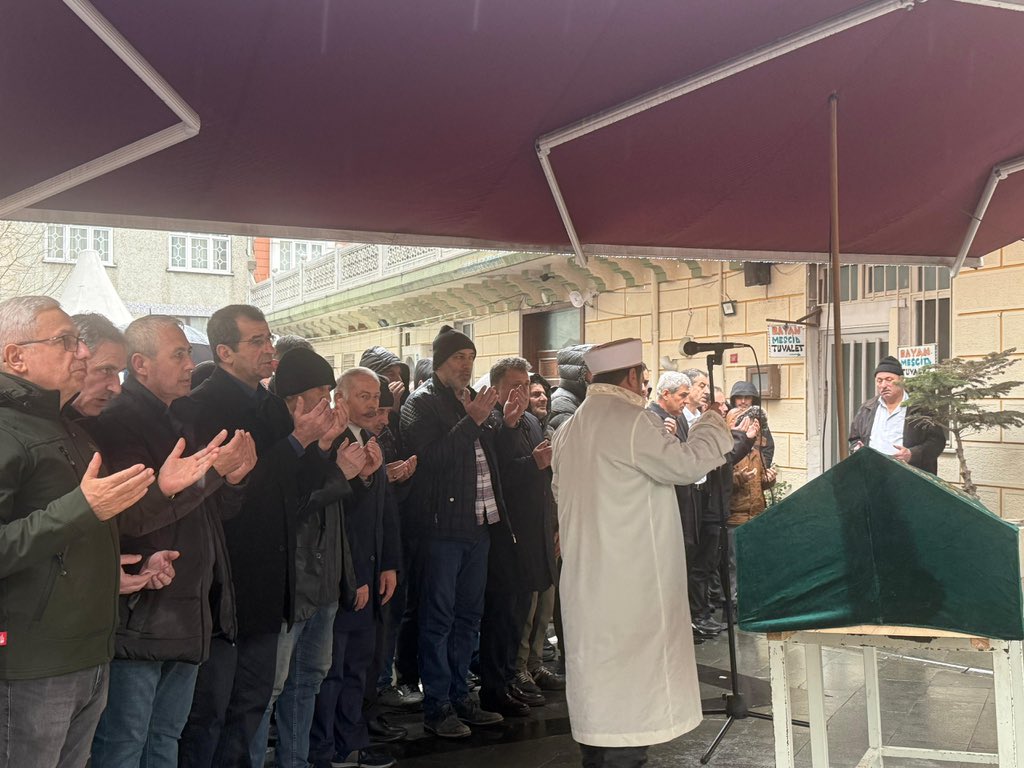 Bayrampaşa’da Hüzünlü Veda: Ayhan Şenyuva Defnedildi