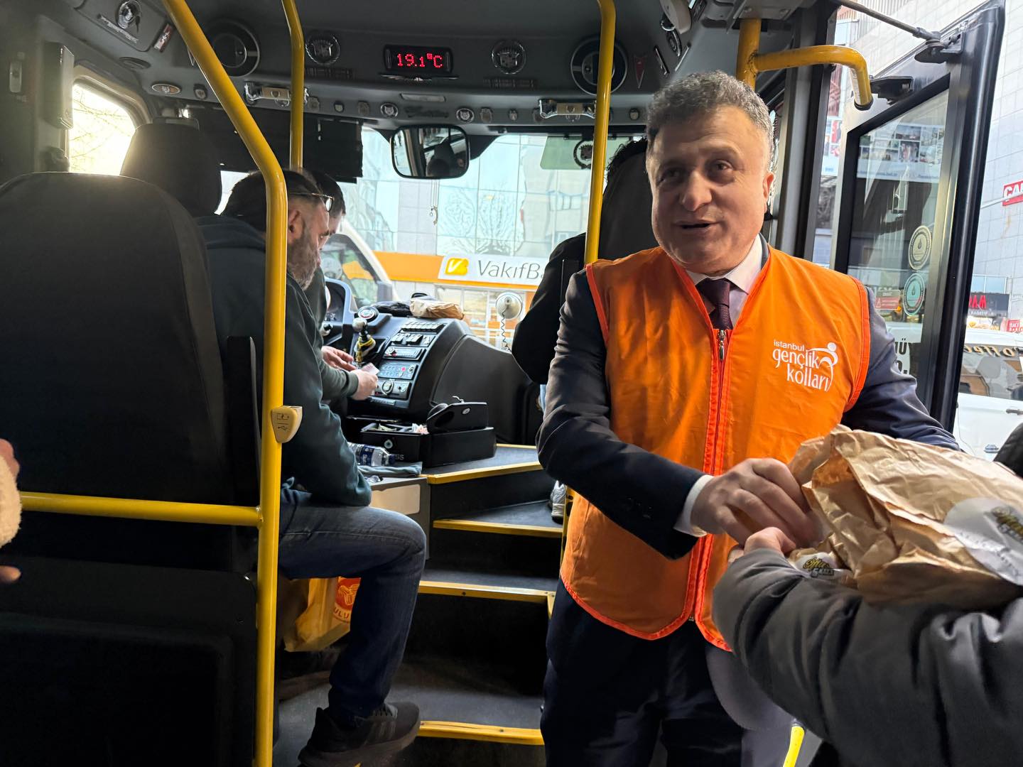 Bayrampaşa Merkez’de “İftara 5 Kala” İkramı