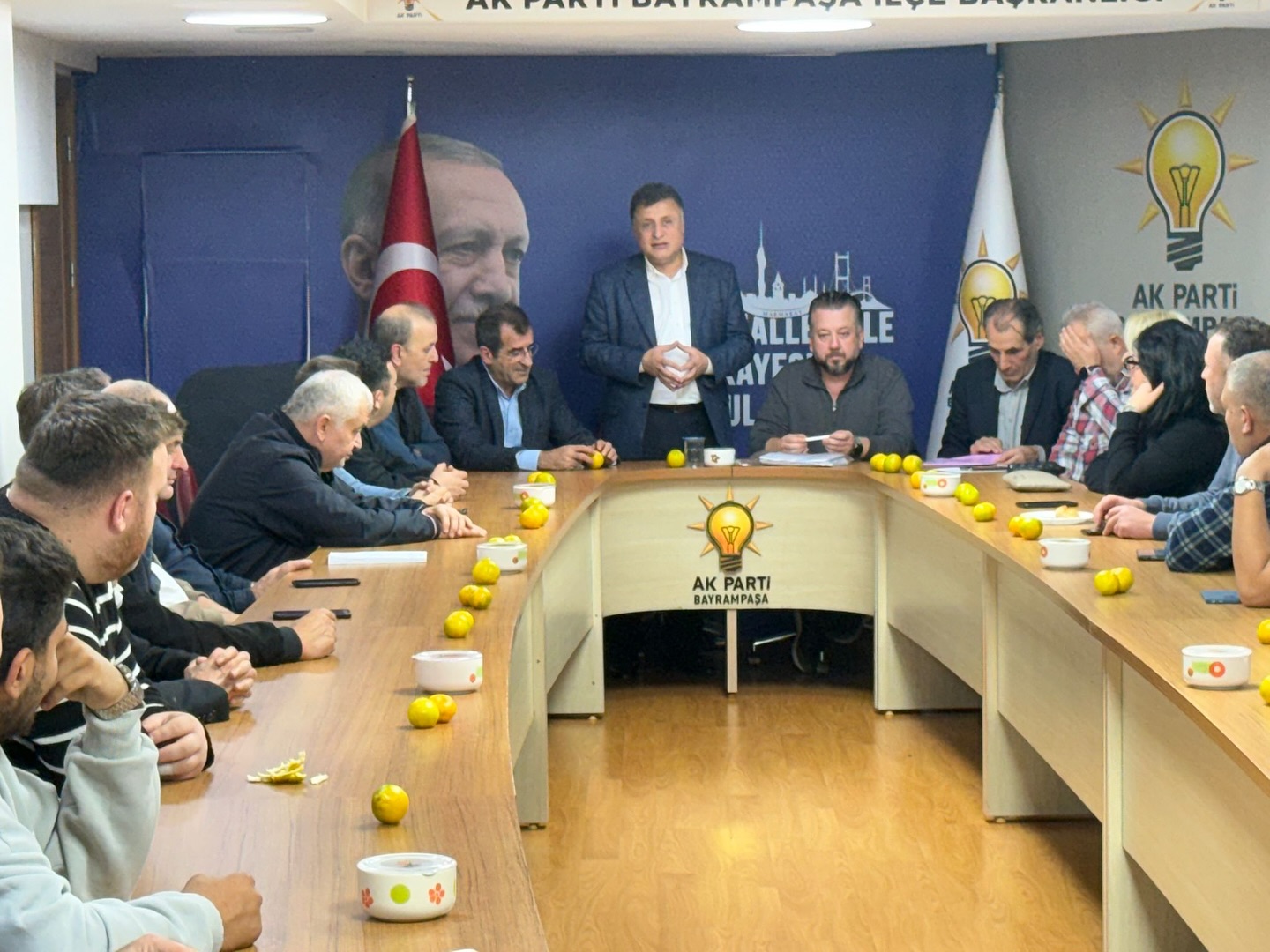 İlçe Başkanımız @Mehmetacar53, mahallelerden sorumlu yönetim kurulu üyelerimiz, meclis üyelerimiz ve teşkilatmensuplarımızla birlikte mahalle teşkilatlarımızla bir araya geldik.