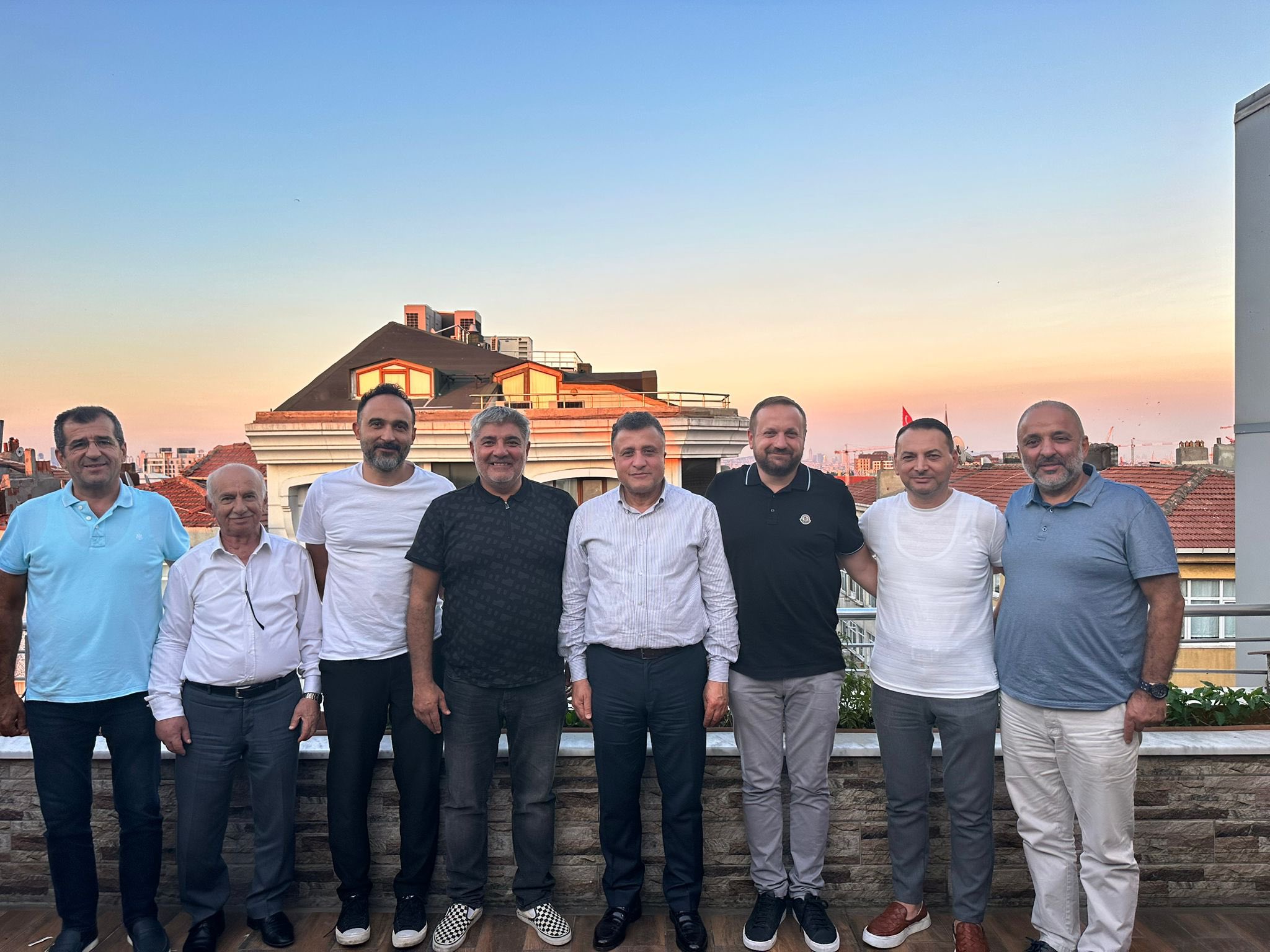 Kurucu üyemiz Servet Uzun ve kardeşi Cihan Uzun’un misafiri olduk.