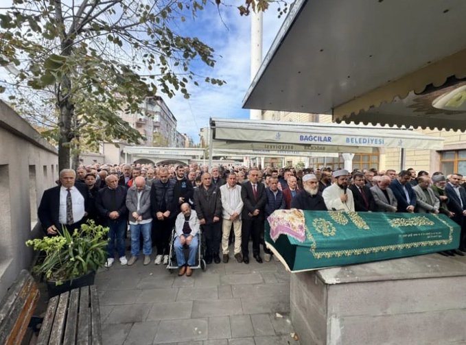 Şükrü Gülle’nin kıymetli annesi Esme Gülle’yi bugün öğle namazına müteakip Bağcılar Ebu Bekir Camii’nde kılınan cenaze namazıyla son yolculuğuna uğurladık.