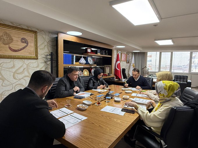 İstanbul 2. Bölge Milletvekillerimiz ile gerçekleştirilecek saha çalışması öncesinde, il sorumlumuz  @zeynepsisman  ’ın da katılımıyla ön hazırlık çalışmalarımızı gerçekleştirdik.