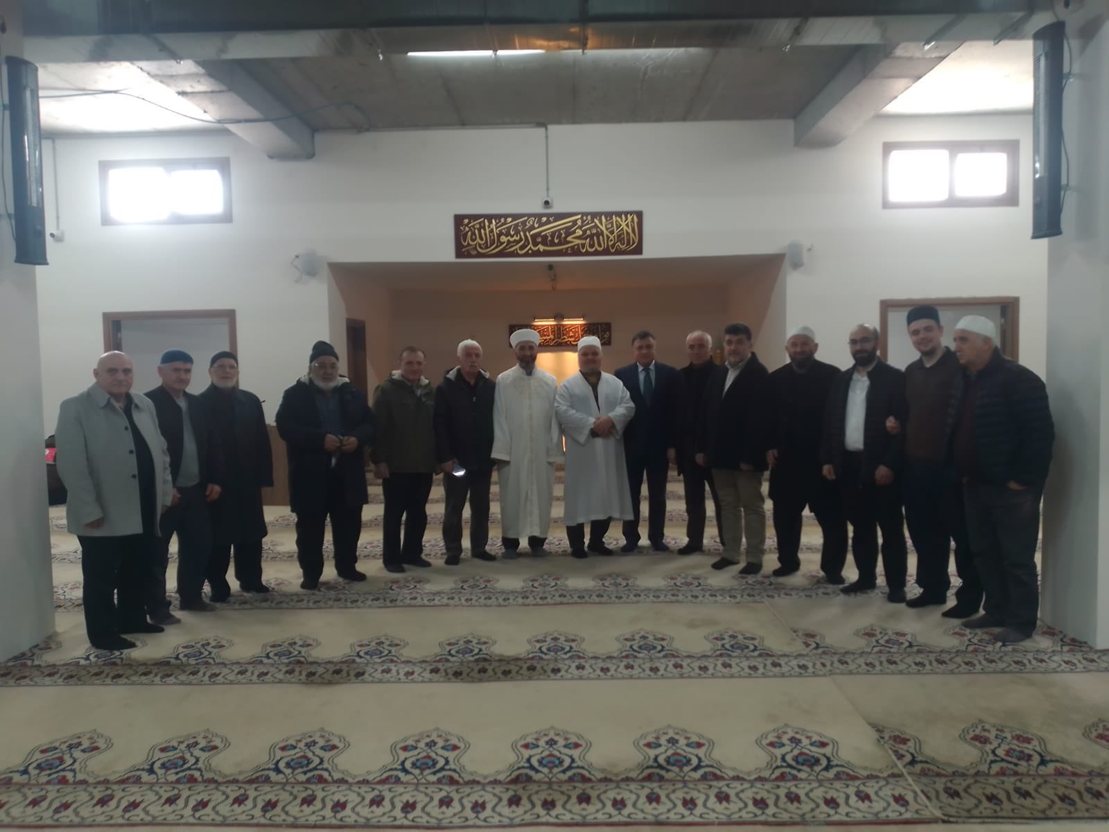 Bayrampaşa’da Cuma Buluşması: Aynı Saf, Aynı Dua