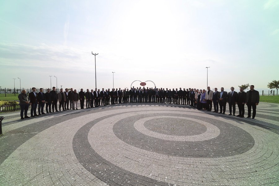 AK Parti İstanbul İl Başkanımız Sayın Abdullah Özdemir ve AK Parti İstanbul İl Gençlik Kolları Başkanımız Sayın Nevzat Yüce ile genç meclis üyelerimizle bir araya gelerek ilçemiz ve şehrimiz adına verimli bir istişare toplantısı gerçekleştirdi